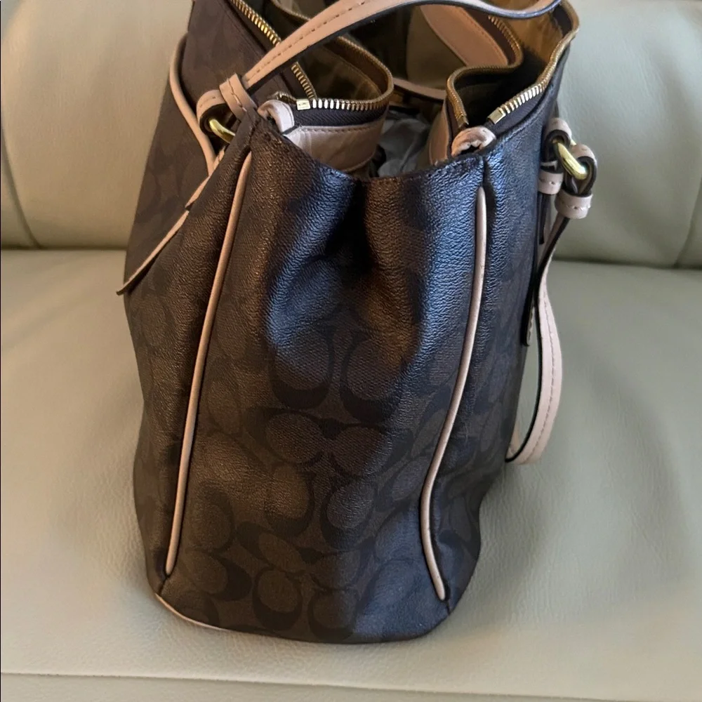 Coach Brown and Tan Shoulder Bag - Picture 4 of 9